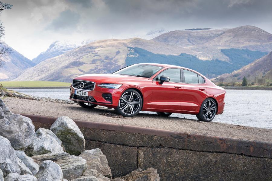  Volvo S60 T5 R-Design 2019 года  (UK) (фото 26 из 40)